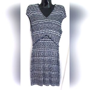 ST. JOHN SHEATH DRESS, SIZE 6, NWT
